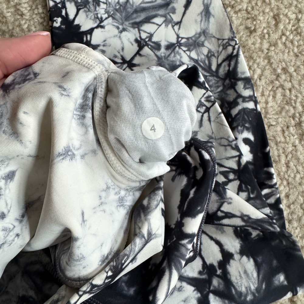 Lululemon Wunder Under Pant (Hi-Rise) (Shibori)
Shibori White Black - Picture 3 of 3